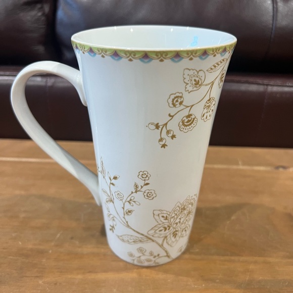 Beautiful Peacock tall coffee mug.Excellent condition.6 1/4”tall 3 3/4” across - Picture 2 of 4